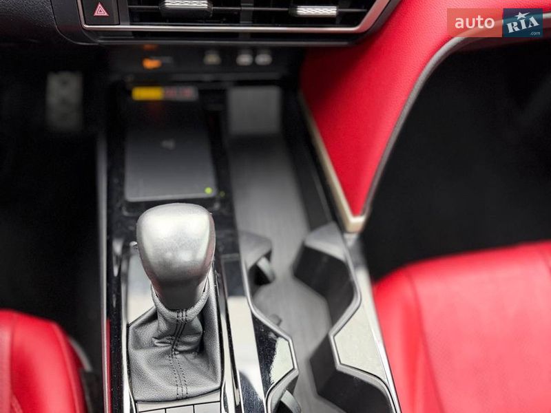 Седан Toyota Camry 2024 в Києві