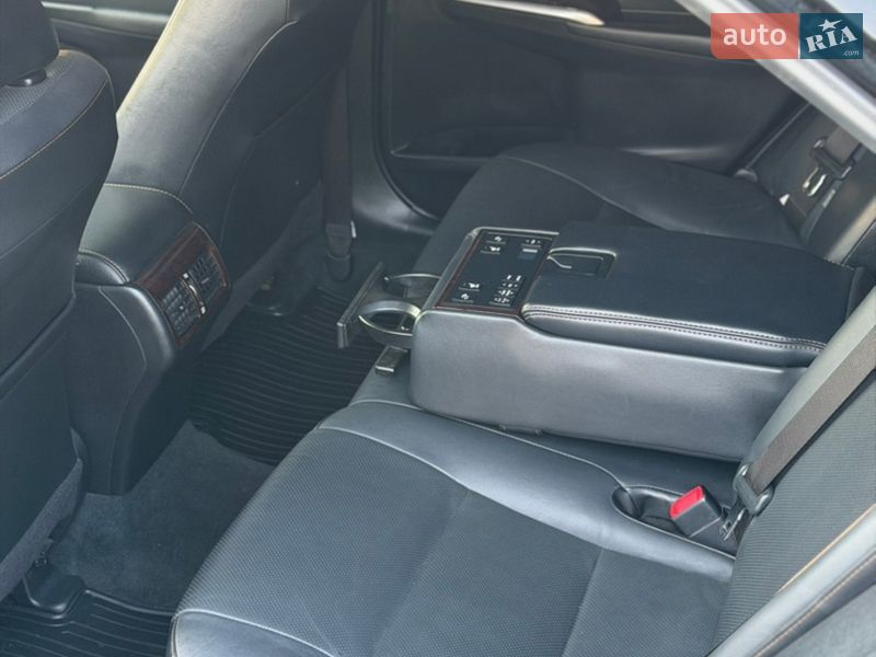 Седан Toyota Camry 2017 в Прилуках