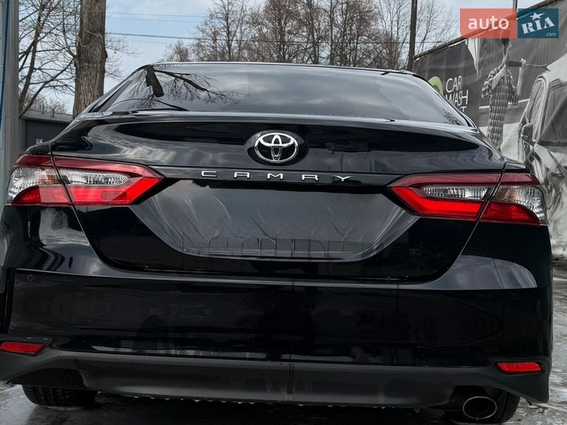 Седан Toyota Camry 2023 в Киеве