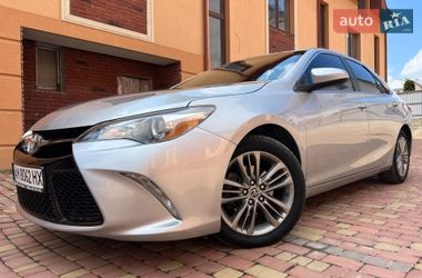 Седан Toyota Camry 2016 в Чернівцях