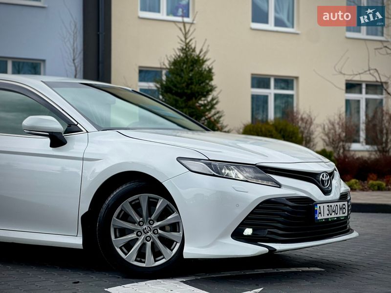 Седан Toyota Camry 2020 в Києві