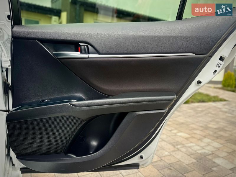 Седан Toyota Camry 2020 в Києві