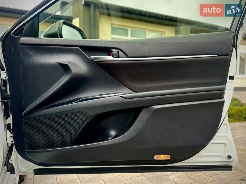 Седан Toyota Camry 2020 в Києві