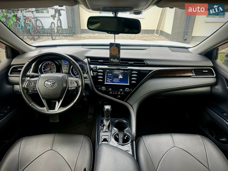 Седан Toyota Camry 2020 в Києві
