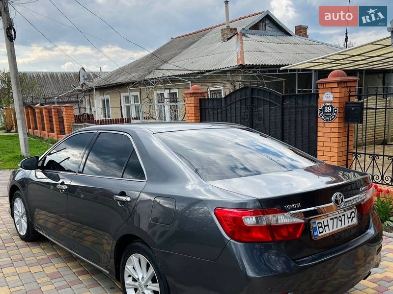 Седан Toyota Camry 2014 в Раздельной