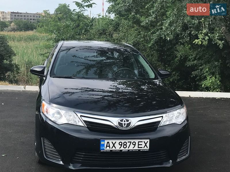 Седан Toyota Camry 2014 в Запорожье