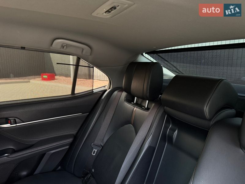 Седан Toyota Camry 2017 в Киеве