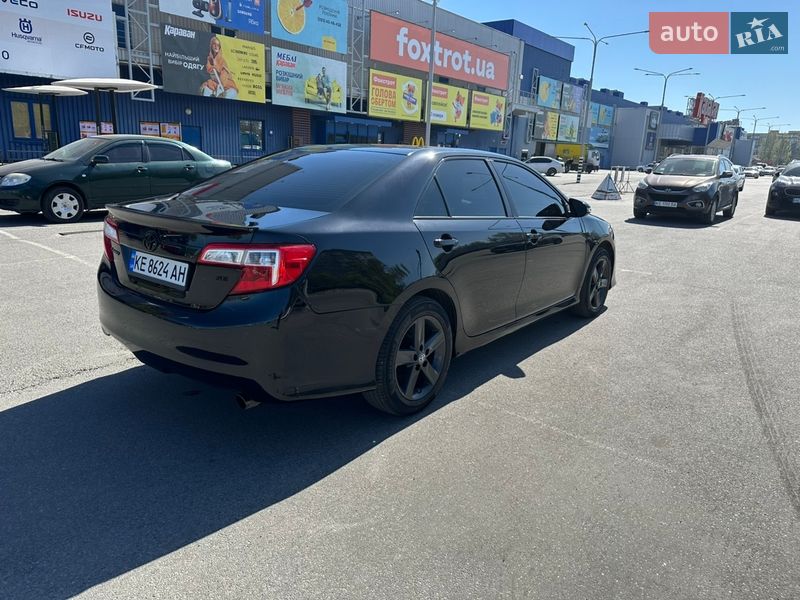 Седан Toyota Camry 2014 в Днепре