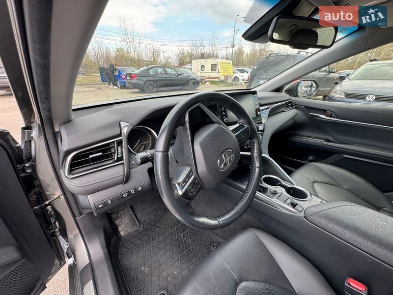 Седан Toyota Camry 2023 в Киеве