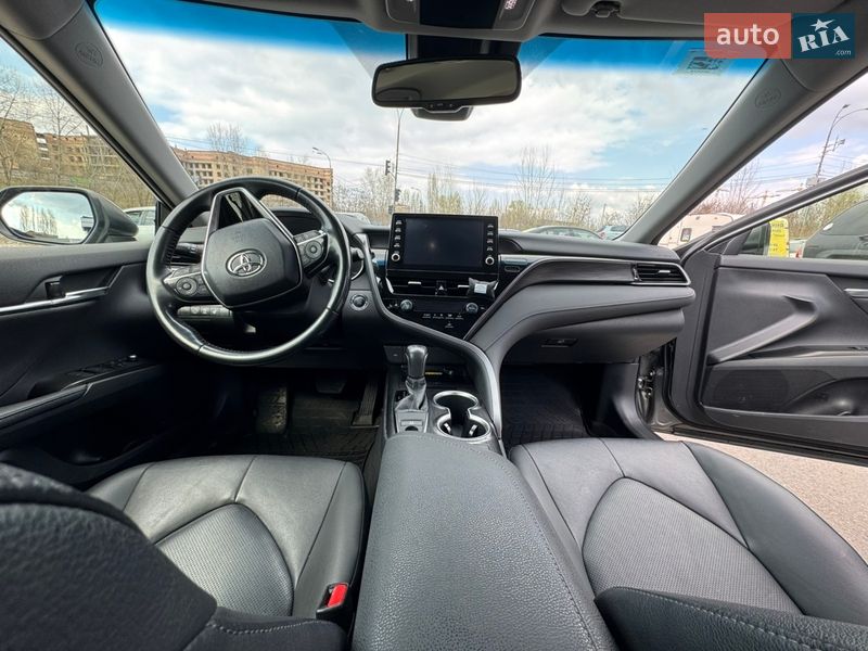 Седан Toyota Camry 2023 в Киеве