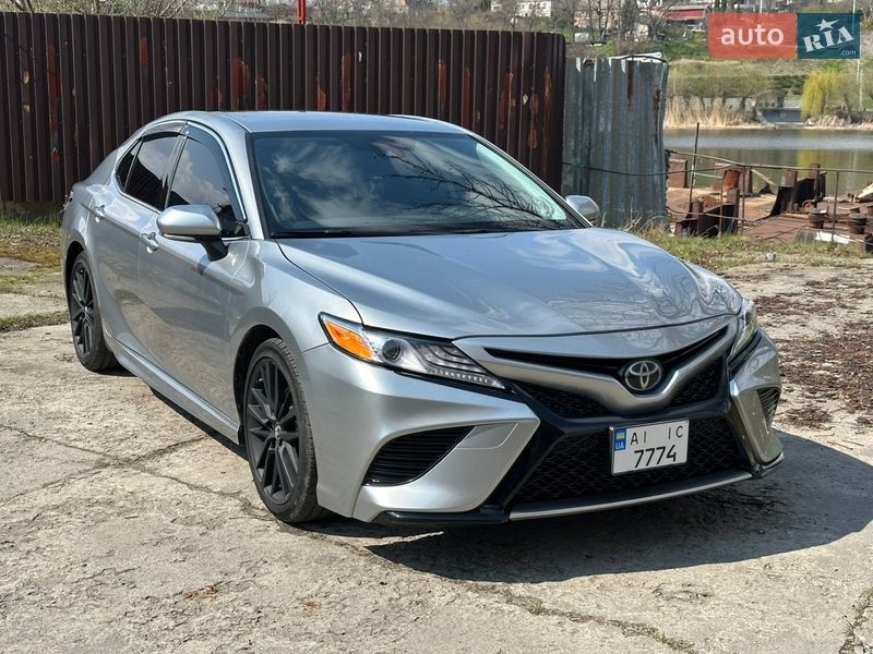 Седан Toyota Camry 2019 в Ржищеві