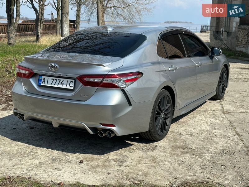 Седан Toyota Camry 2019 в Ржищеві