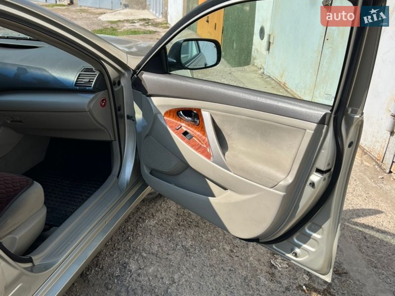 Седан Toyota Camry 2007 в Черновцах