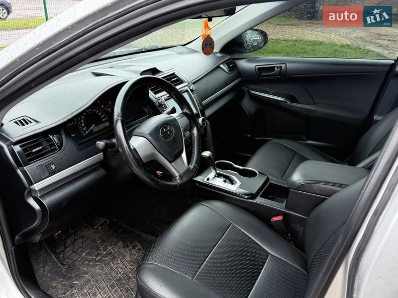 Седан Toyota Camry 2014 в Киеве