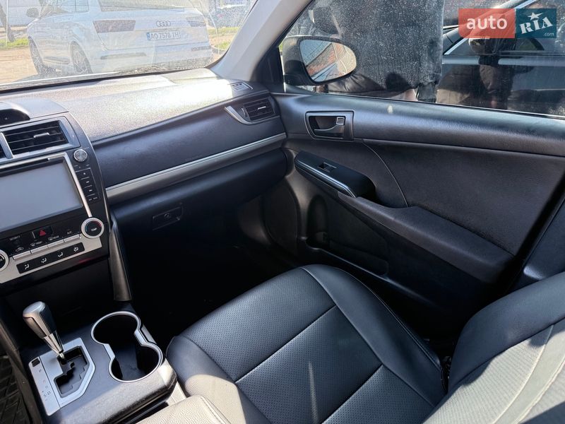 Седан Toyota Camry 2014 в Киеве