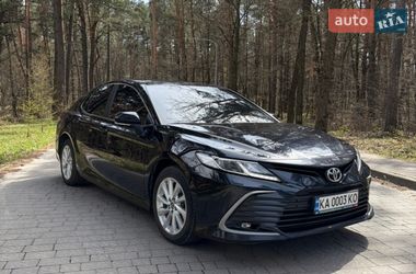 Седан Toyota Camry 2023 в Львові