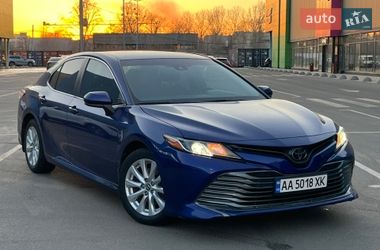 Седан Toyota Camry 2017 в Києві
