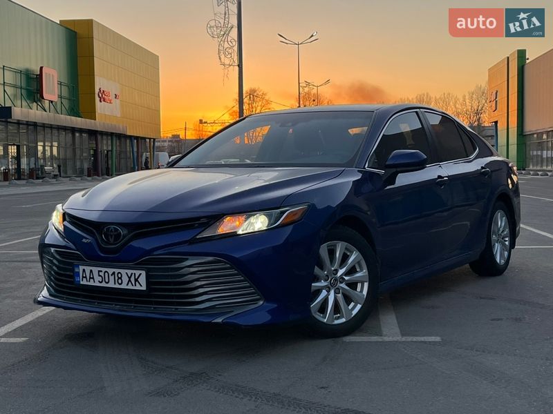 Седан Toyota Camry 2017 в Киеве