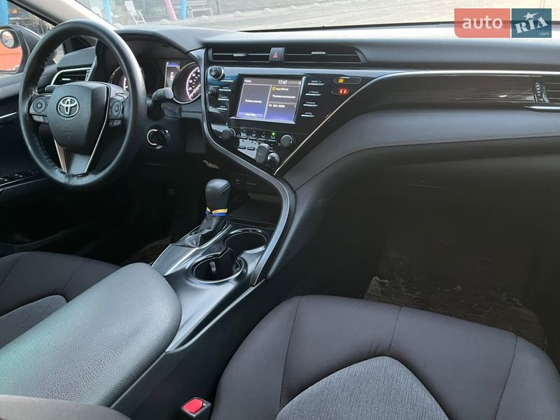 Седан Toyota Camry 2017 в Киеве