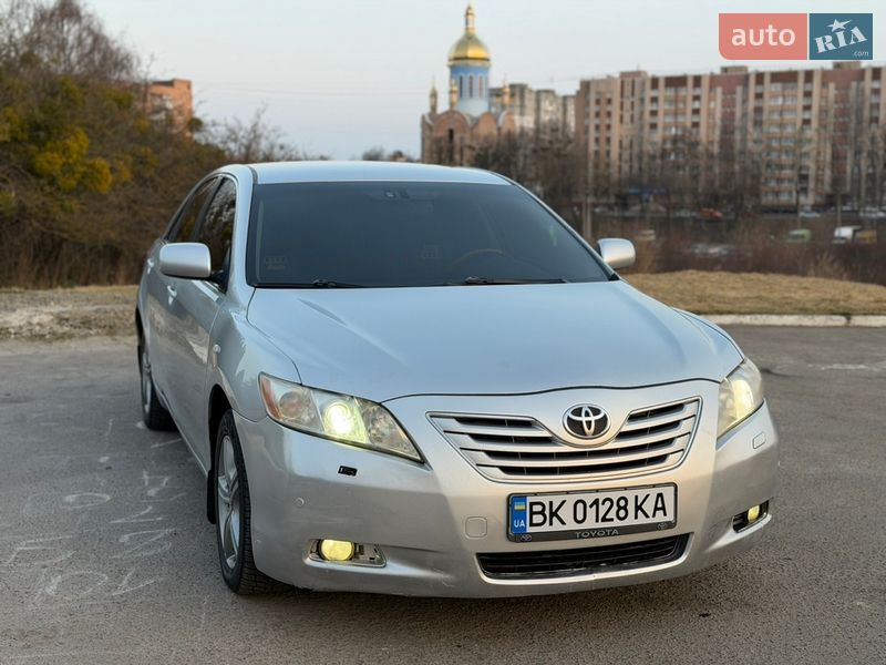 Седан Toyota Camry 2007 в Рівному