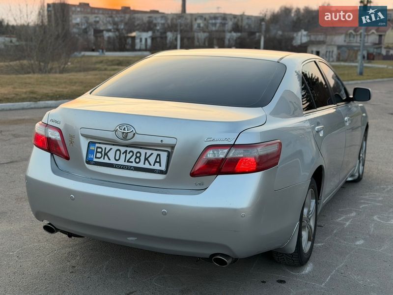 Седан Toyota Camry 2007 в Рівному