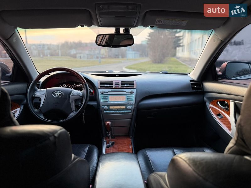 Седан Toyota Camry 2007 в Рівному