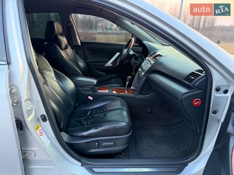 Седан Toyota Camry 2007 в Рівному
