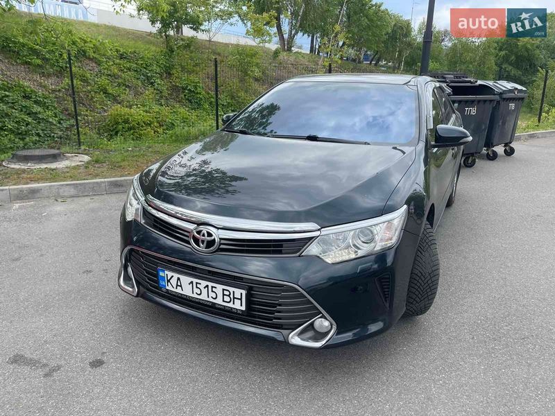 Седан Toyota Camry 2015 в Киеве