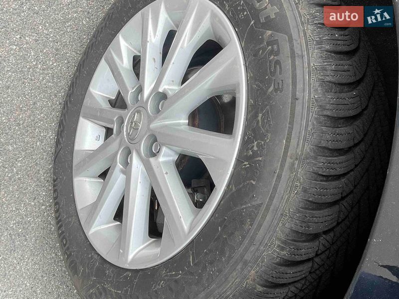 Седан Toyota Camry 2015 в Киеве