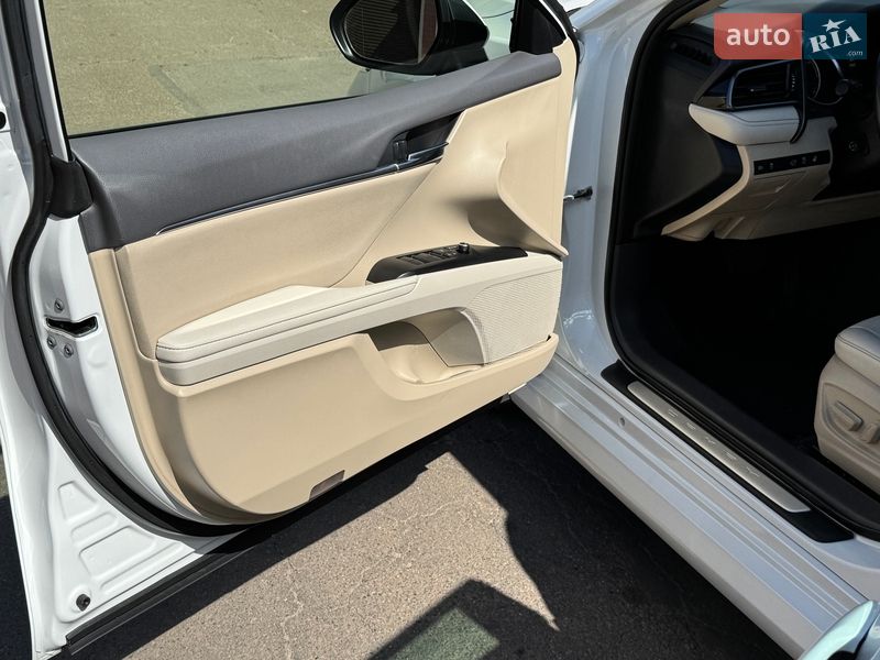 Седан Toyota Camry 2021 в Одессе