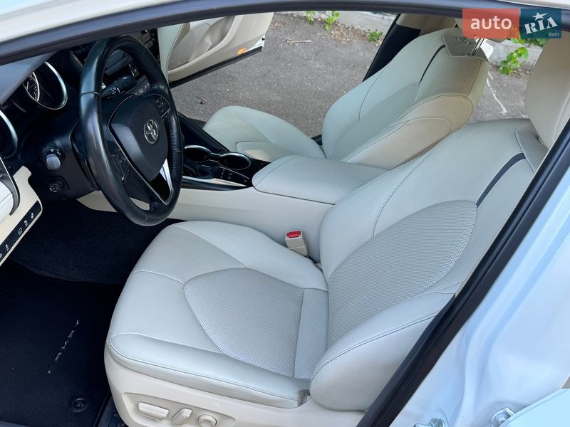 Седан Toyota Camry 2021 в Одессе
