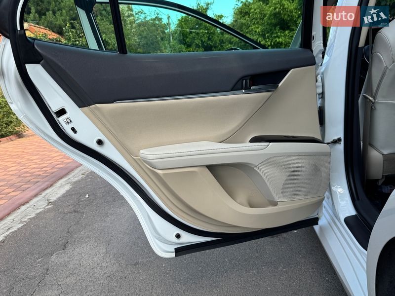 Седан Toyota Camry 2021 в Одессе