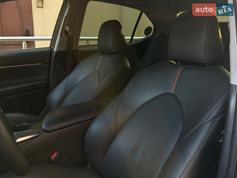 Седан Toyota Camry 2017 в Одессе