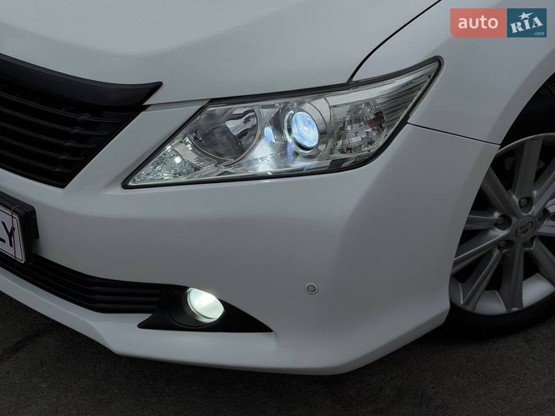 Седан Toyota Camry 2013 в Днепре