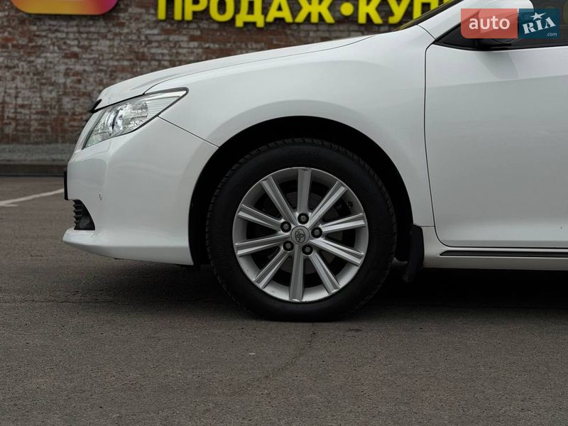 Седан Toyota Camry 2013 в Днепре