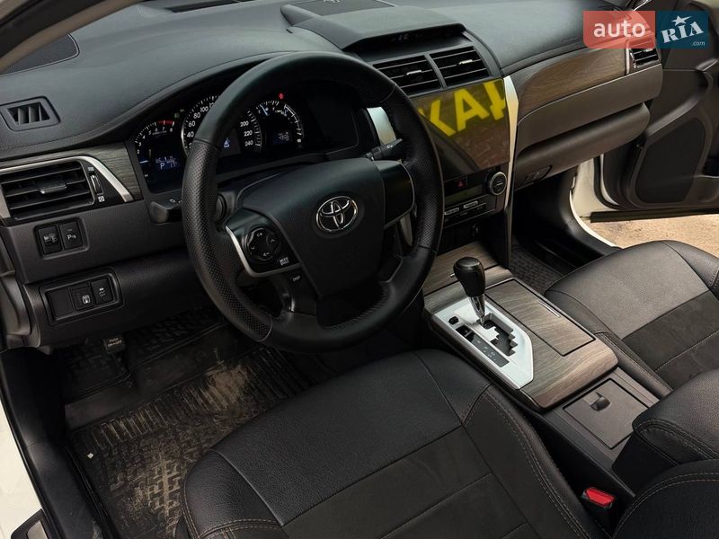 Седан Toyota Camry 2013 в Днепре
