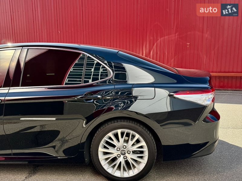 Седан Toyota Camry 2020 в Киеве