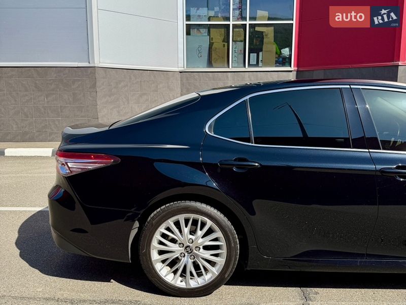 Седан Toyota Camry 2020 в Киеве