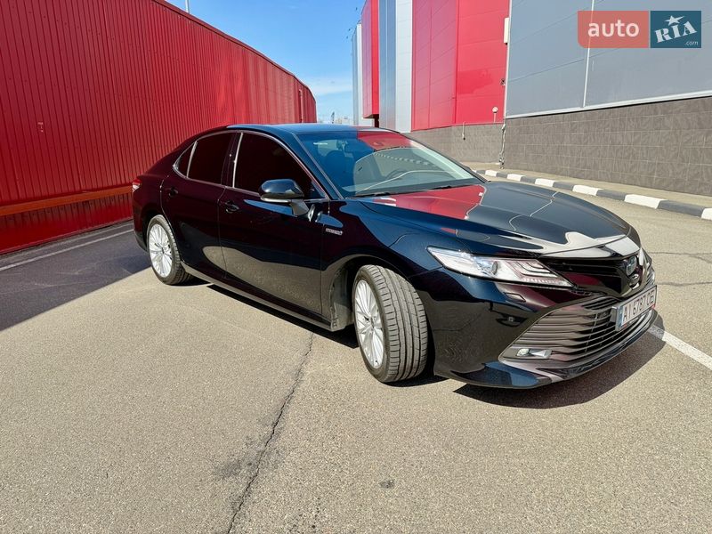Седан Toyota Camry 2020 в Киеве