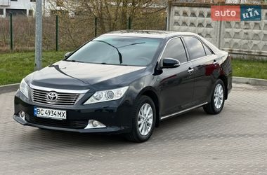 Седан Toyota Camry 2013 в Виннице