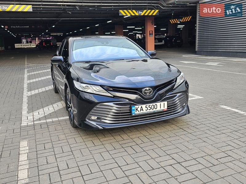 Toyota Camry 2019