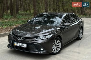 Седан Toyota Camry 2018 в Львові