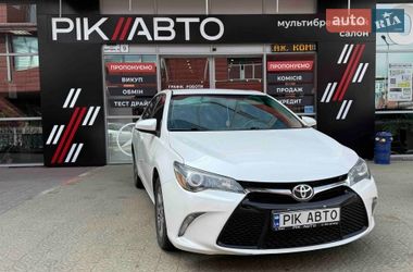 Седан Toyota Camry 2015 в Львові