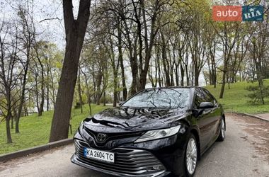 Седан Toyota Camry 2019 в Києві