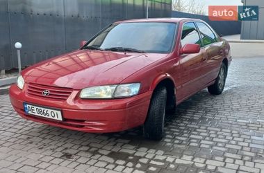 Седан Toyota Camry 1997 в Днепре