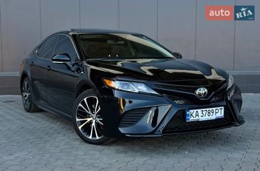 Седан Toyota Camry 2019 в Киеве