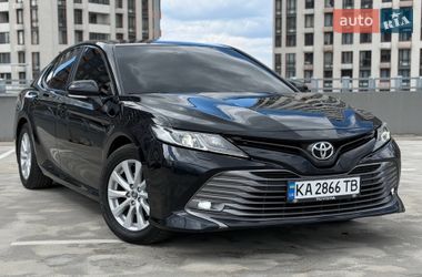 Седан Toyota Camry 2017 в Киеве