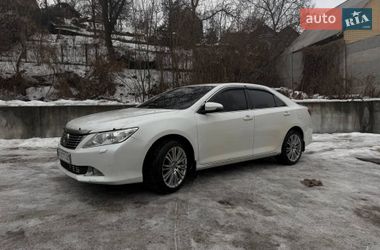 Седан Toyota Camry 2013 в Киеве