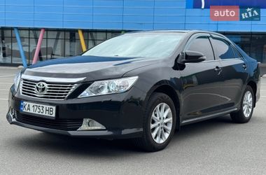Седан Toyota Camry 2013 в Киеве