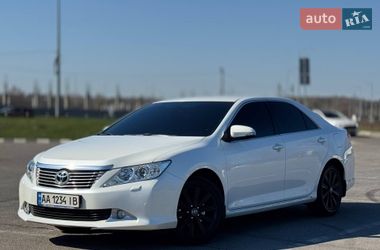 Седан Toyota Camry 2013 в Киеве